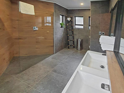 Bathrooms (2)r